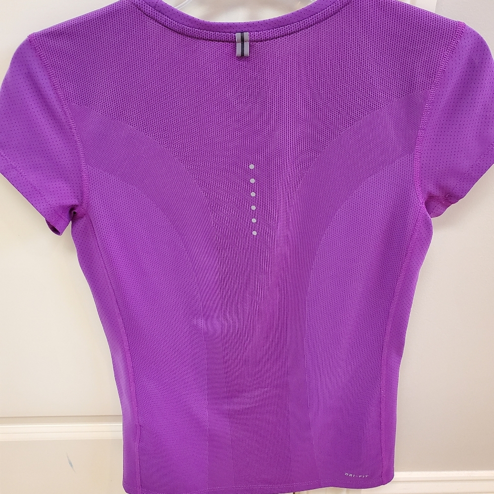 Nike Athletic Top - Picture 2 of 2
